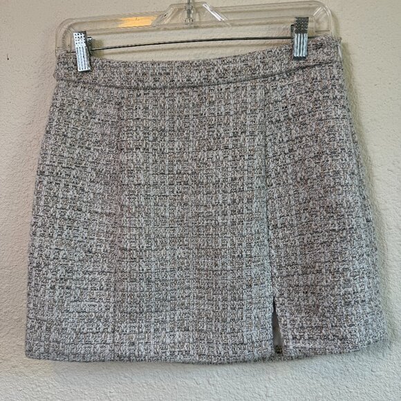 Paige 💋 Tweed Molly Mini Skirt \\ Ecru/Gold // Size 4 - Picture 8 of 16